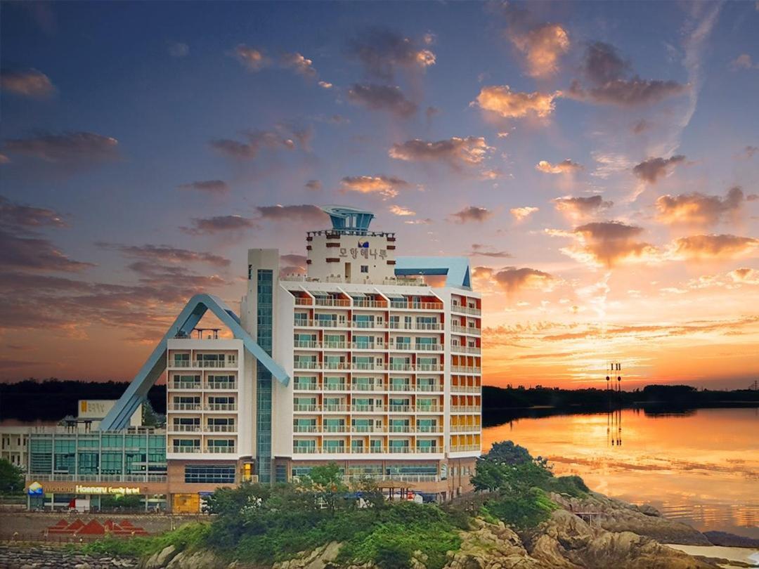 Mohang Haenaru Family Hotel Buan Bagian luar foto