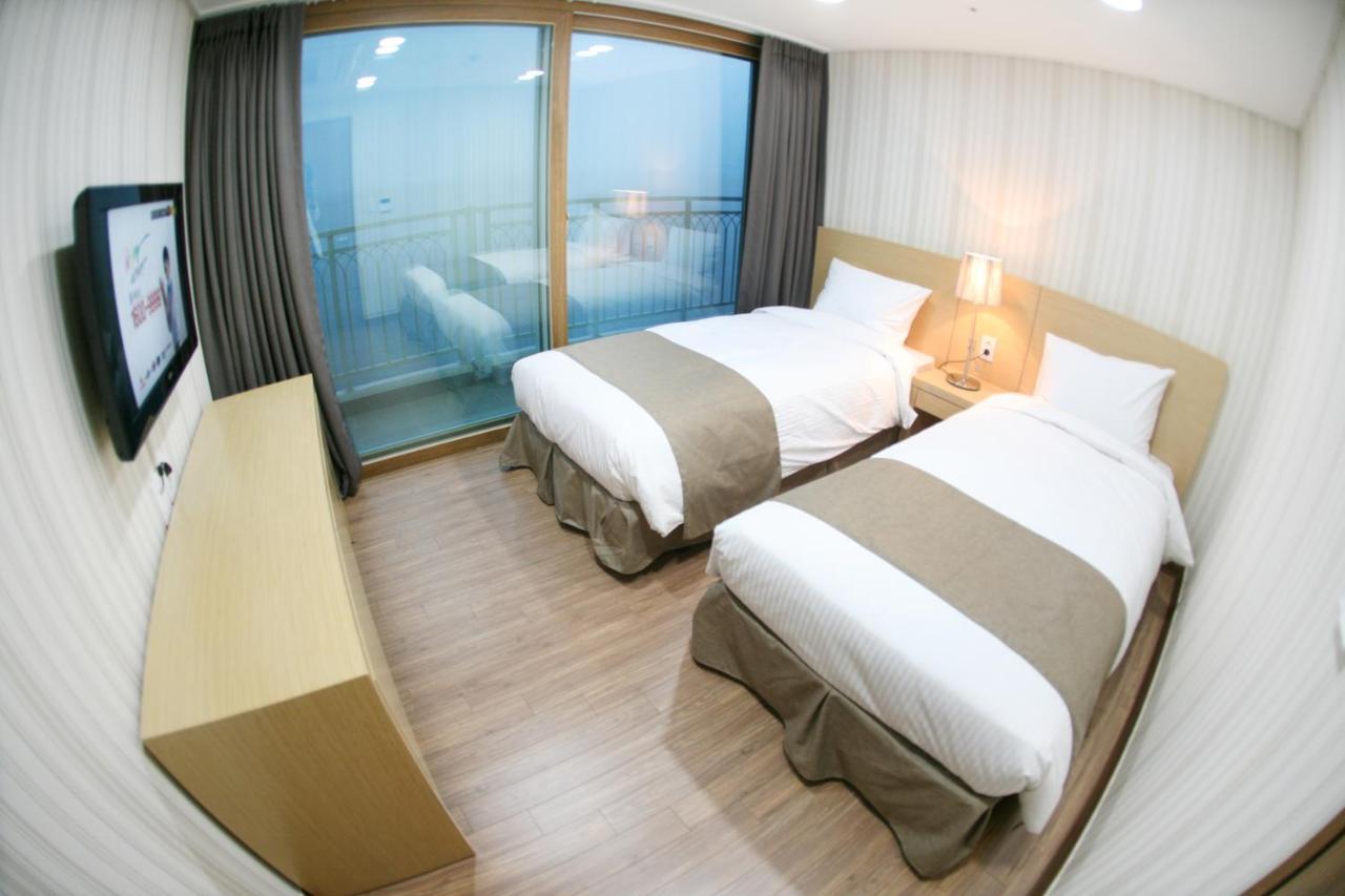 Mohang Haenaru Family Hotel Buan Bagian luar foto