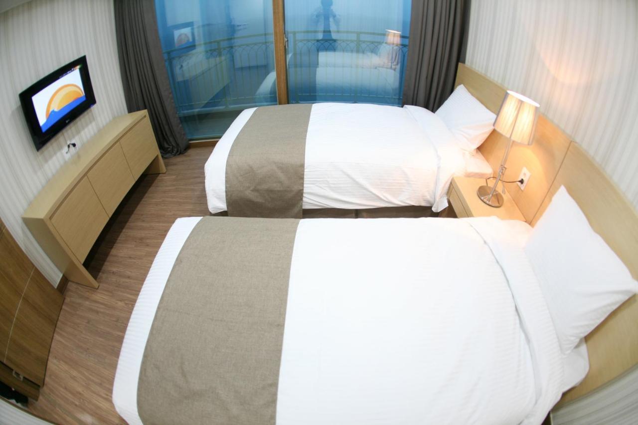 Mohang Haenaru Family Hotel Buan Bagian luar foto