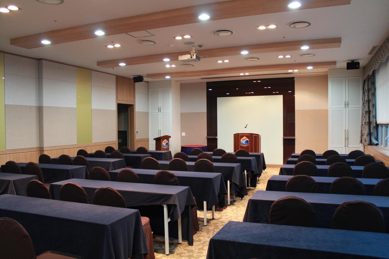 Mohang Haenaru Family Hotel Buan Bagian luar foto