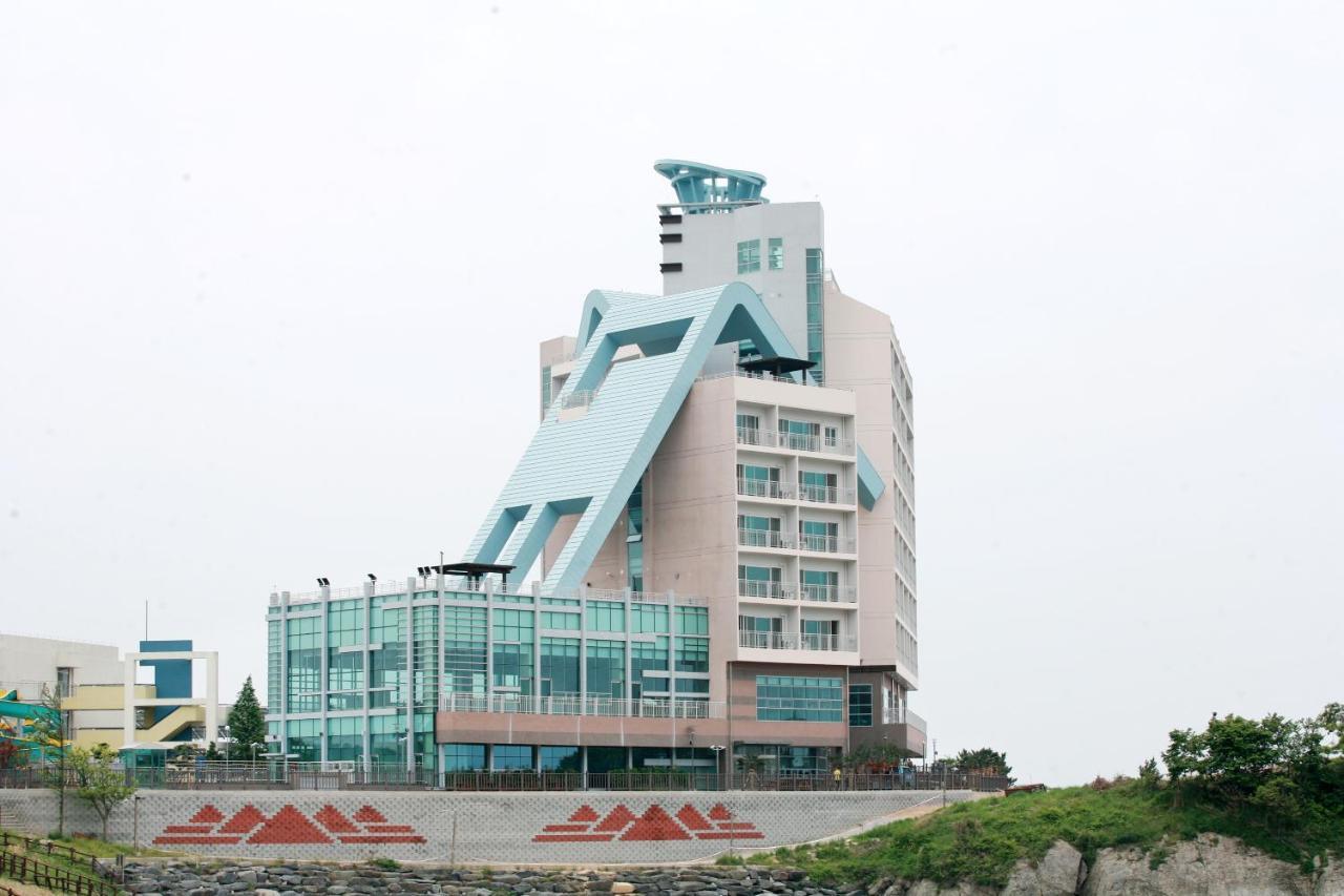 Mohang Haenaru Family Hotel Buan Bagian luar foto