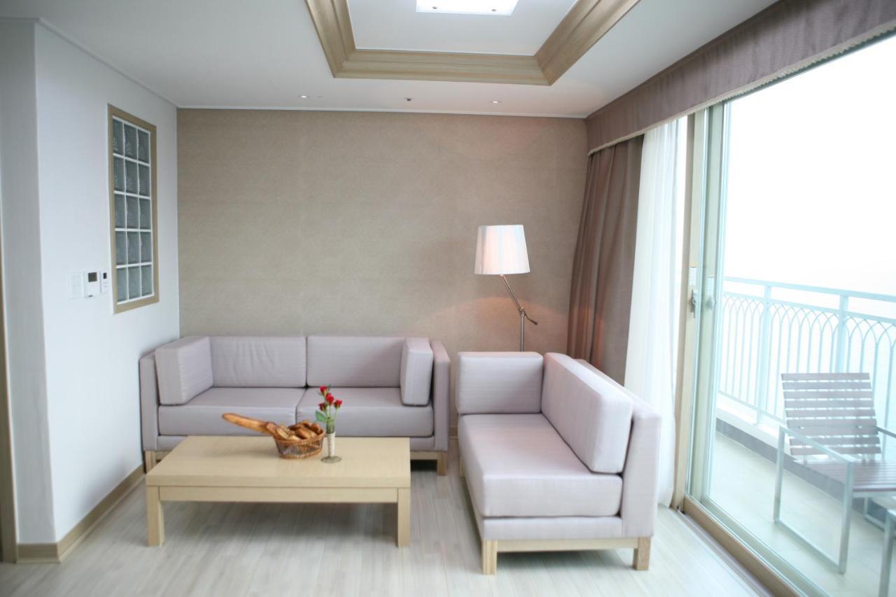 Mohang Haenaru Family Hotel Buan Bagian luar foto