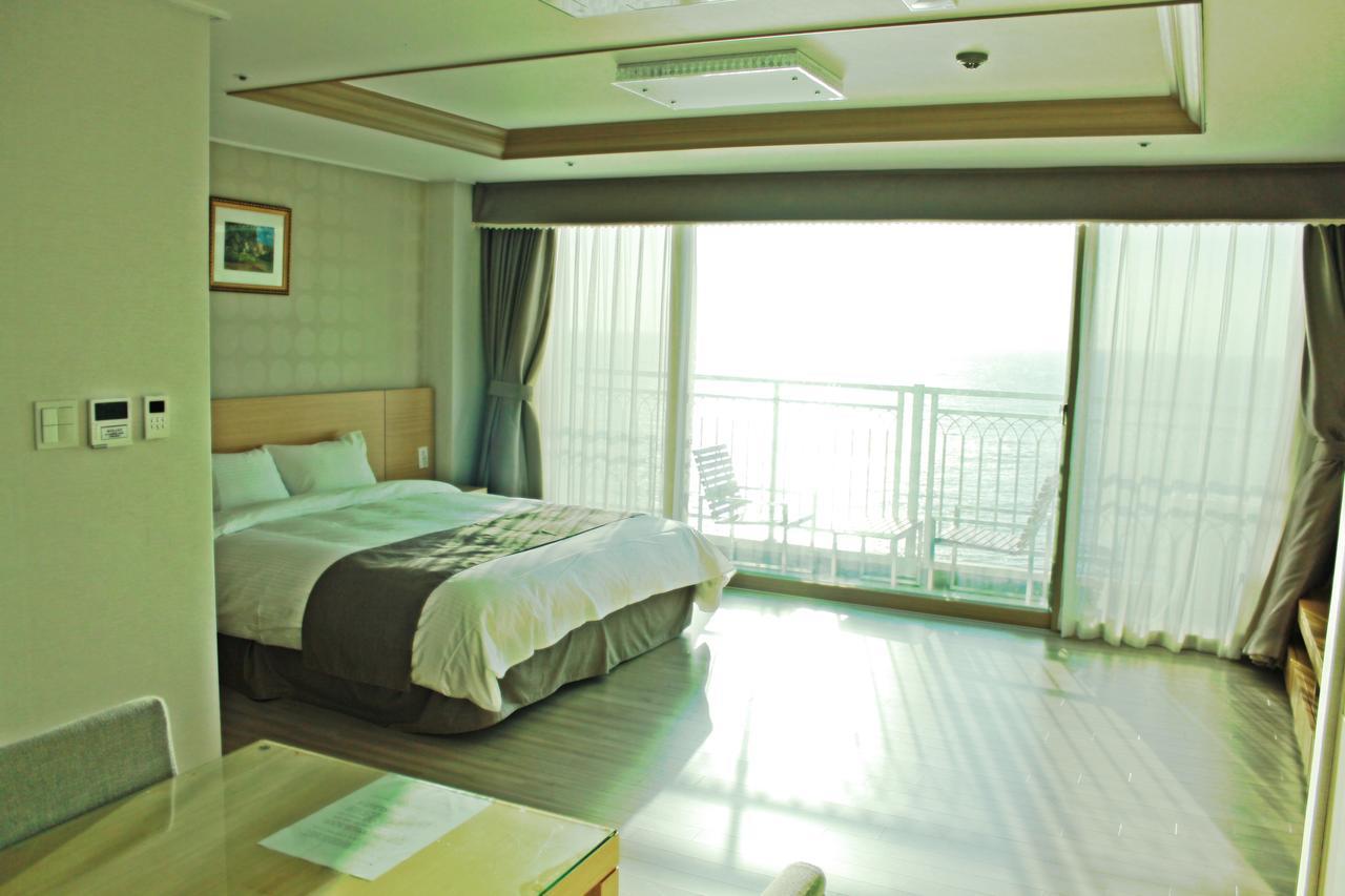 Mohang Haenaru Family Hotel Buan Bagian luar foto