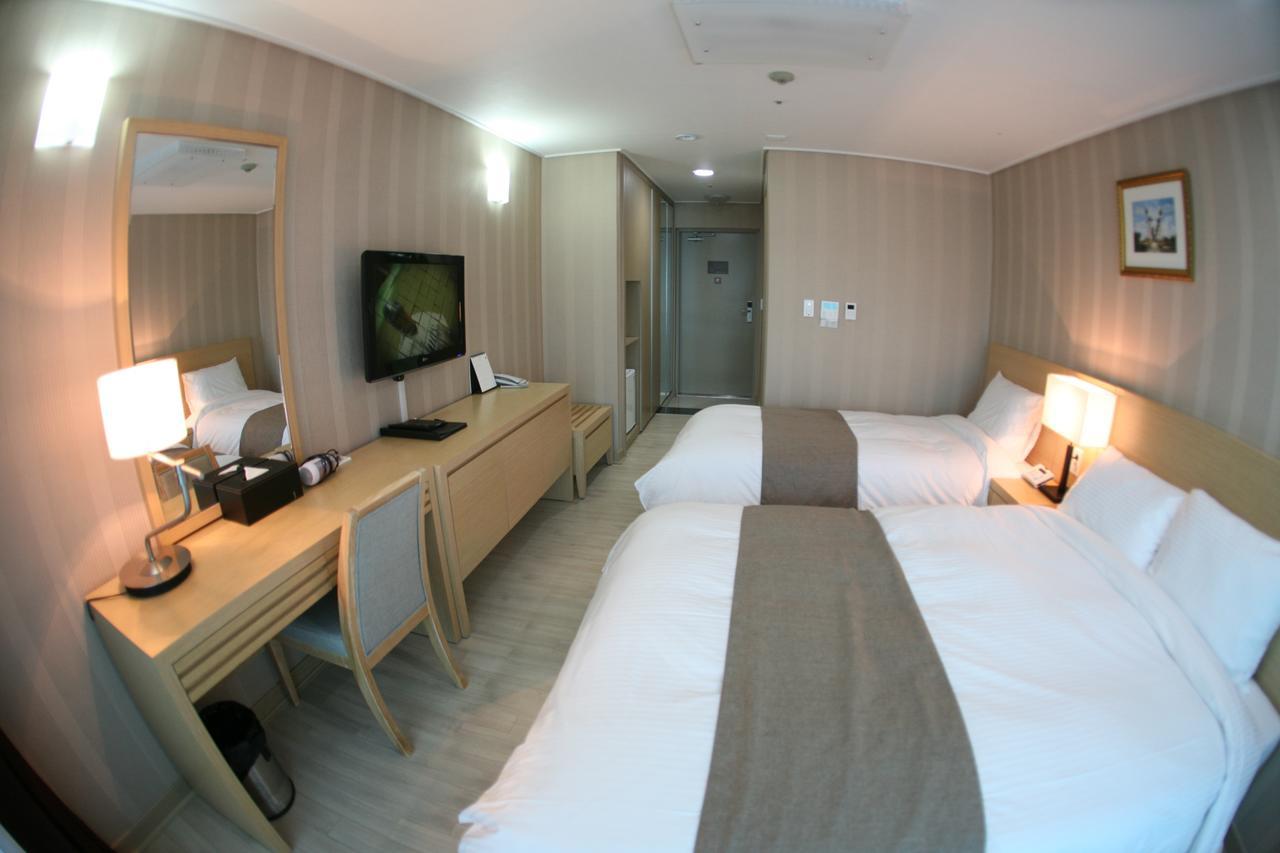 Mohang Haenaru Family Hotel Buan Bagian luar foto