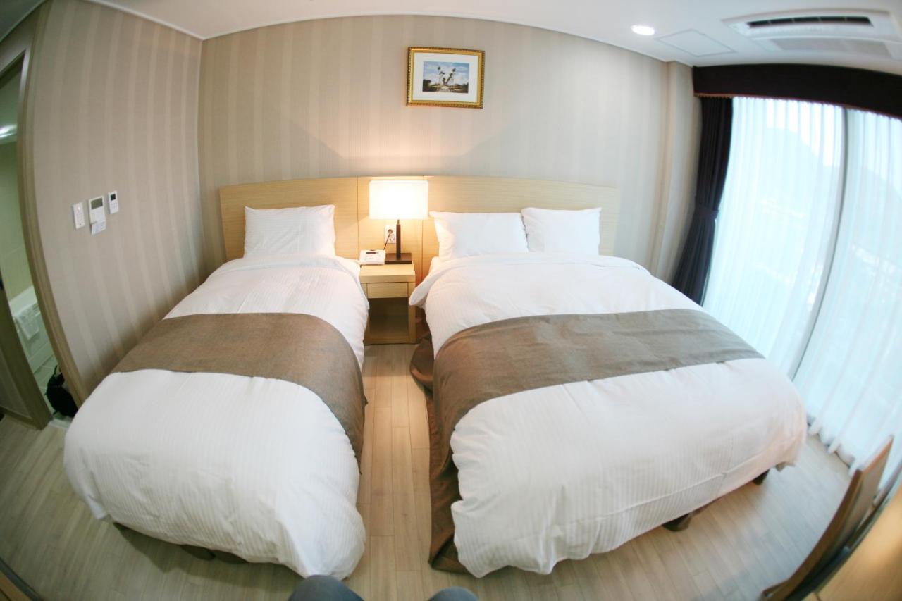 Mohang Haenaru Family Hotel Buan Bagian luar foto