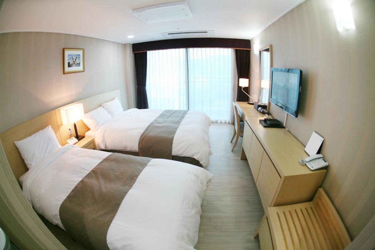 Mohang Haenaru Family Hotel Buan Bagian luar foto