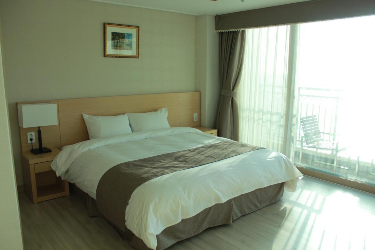 Mohang Haenaru Family Hotel Buan Bagian luar foto